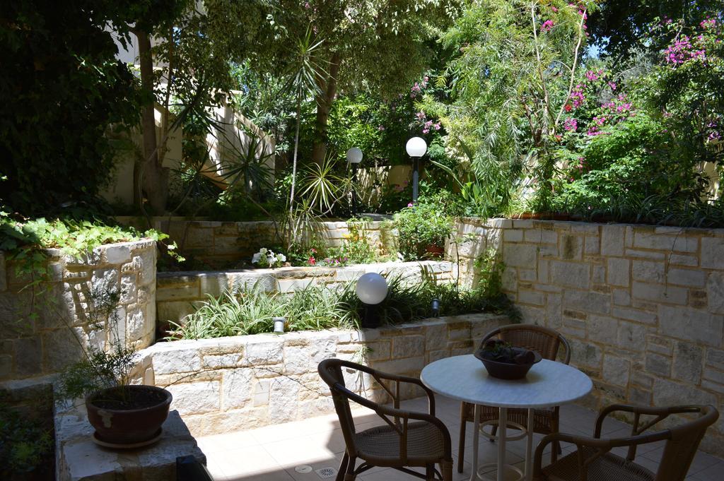 كاتو ذاراتسو Malou Apartments المظهر الخارجي الصورة