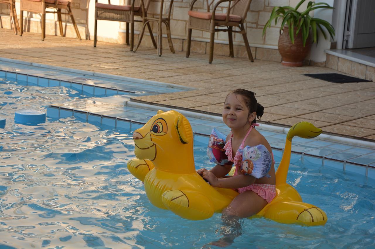 كاتو ذاراتسو Malou Apartments المظهر الخارجي الصورة